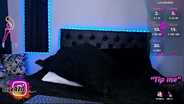 Snapshot of Skyler__blue4 chatting on January 7, 2025, 1:28 am Skyler  blue4 online show from January 7, 2025, 1:28 am