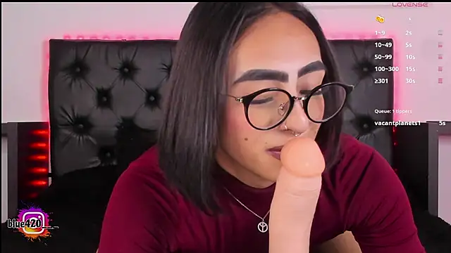 Snapshot of Skyler__blue4 chatting on February 4, 2025, 9:49 am Skyler  blue4 online show from February 4, 2025, 9:49 am