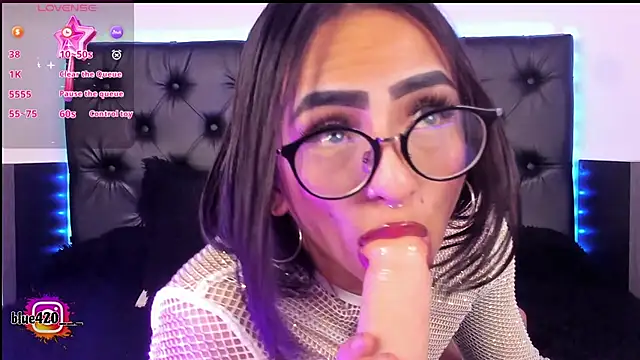 Snapshot of Skyler__blue4 chatting on February 6, 2025, 10:37 am Skyler  blue4 online show from February 6, 2025, 10:37 am