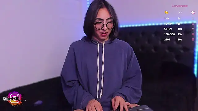 Snapshot of Skyler__blue4 chatting on March 2, 2025, 4:50 am Skyler  blue4 online show from March 2, 2025, 4:50 am