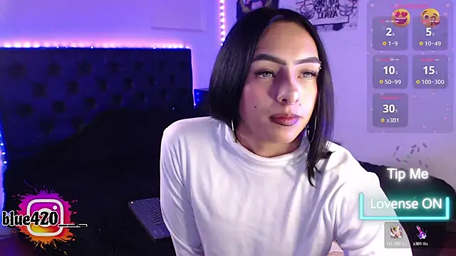 Snapshot of Skyler__blue4 chatting on November 11, 2025, 10:43 pm Skyler blue4 online show from November 11, 2025, 10:43 pm