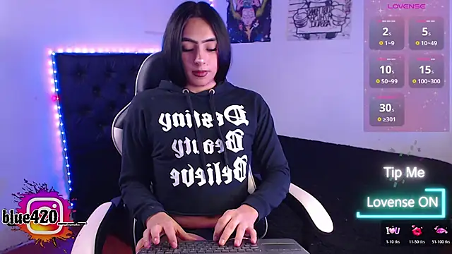 Snapshot of Skyler__blue4 chatting on November 13, 2025, 9:03 pm Skyler blue4 online show from November 13, 2025, 9:03 pm