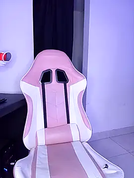 gwen ashly online show from October 22, 2025, 7:35 pm