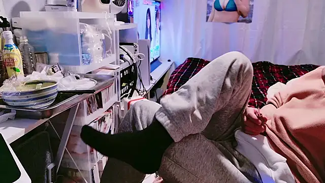 Im IVE LOVE online show from December 10, 2024, 3:01 pm