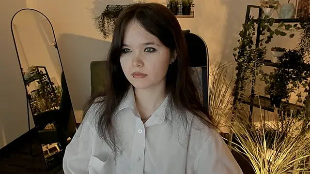 Elainebeness online show from April 19, 2026, 10:56 pm