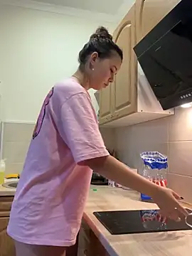 PoppyRobinson online show from December 6, 2024, 8:05 am