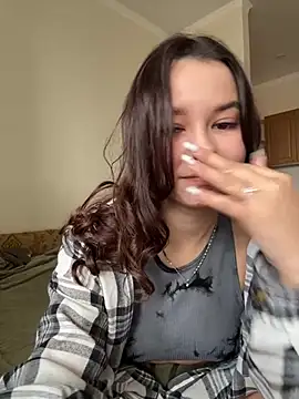 PoppyRobinson online show from December 8, 2024, 8:20 am