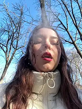 PoppyRobinson online show from December 20, 2024, 9:32 am