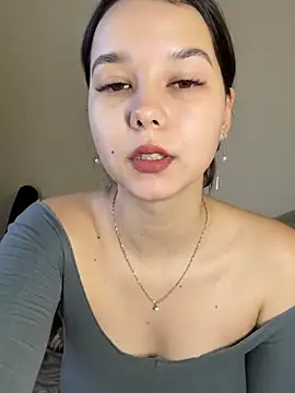 PoppyRobinson online show from December 30, 2024, 8:10 am