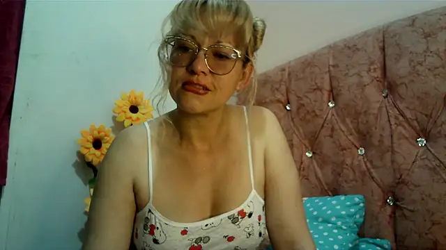 taylor198115 online show from December 12, 2024, 11:18 am