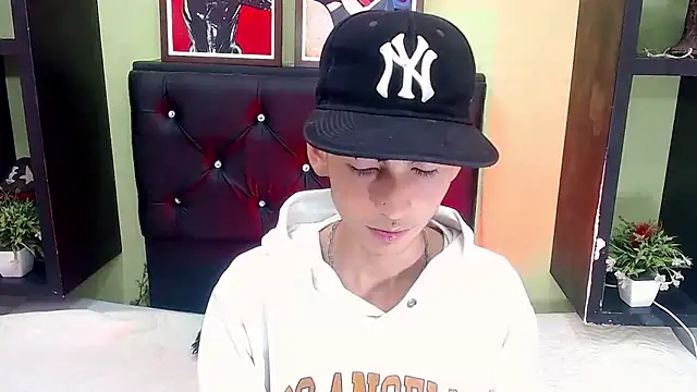 ttimy x boy online show from February 26, 2025, 8:00 pm