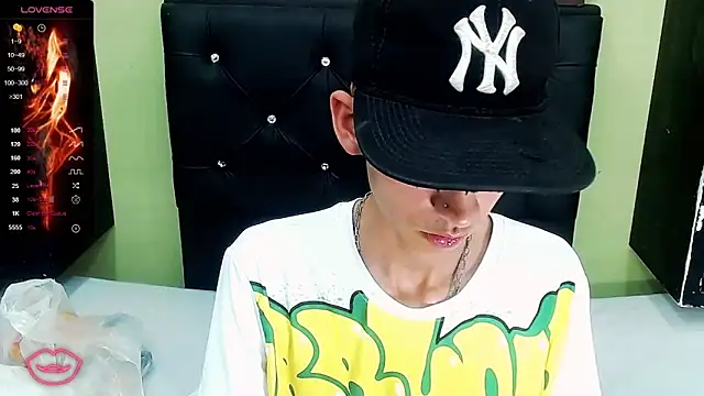 ttimy x boy online show from March 12, 2025, 11:12 pm