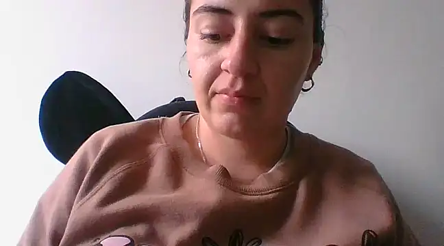  karlie kloss  online show from December 3, 2024, 8:50 pm