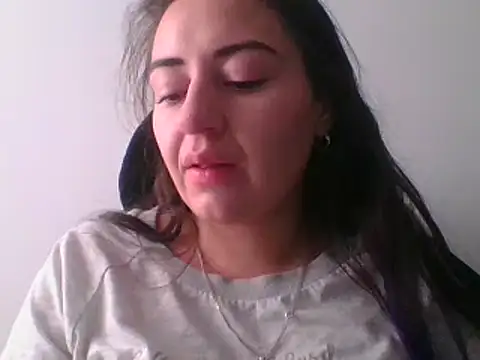  karlie kloss  online show from February 6, 2025, 9:06 pm