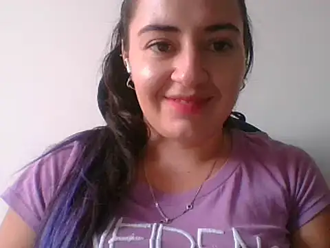  karlie kloss  online show from February 7, 2025, 9:37 pm