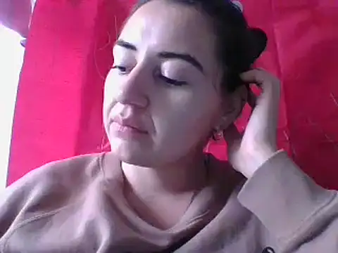  karlie kloss  online show from March 4, 2025, 7:01 pm