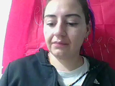  karlie kloss  online show from March 20, 2025, 12:40 am