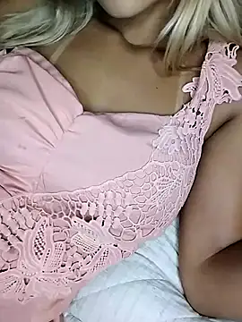 fofinhaa12 online show from February 5, 2025, 12:42 am