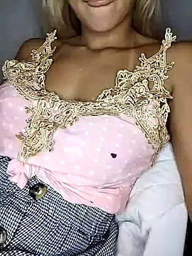 fofinhaa12 online show from March 14, 2025, 1:46 pm