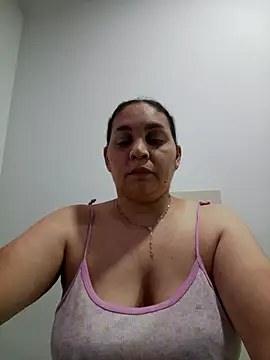 MirandaSoto online show from April 28, 2026, 3:33 am