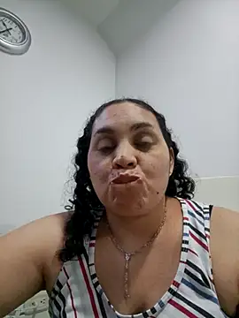 Snapshot of MirandaSoto chatting on May 4, 2026, 3:35 am MirandaSoto online show from May 4, 2026, 3:35 am