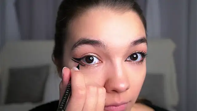 VeronaAppleberry online show from September 25, 2025, 11:14 am