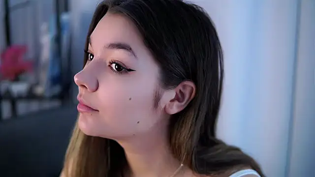 VeronaAppleberry online show from April 15, 2026, 3:13 am