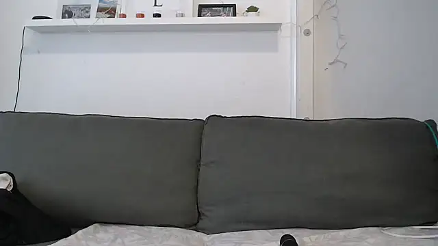 IntiMia online show from March 12, 2025, 7:46 am