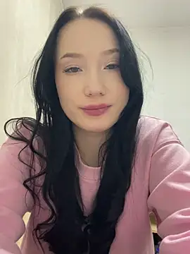 LeilaLow online show from February 26, 2025, 2:14 pm