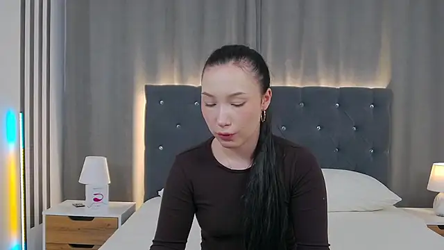 LeilaLow online show from January 13, 2026, 11:48 am