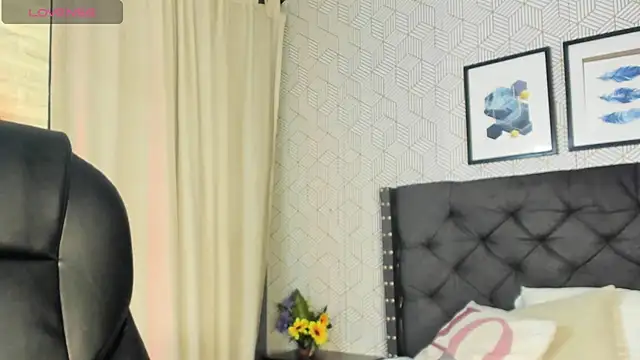 nicole  parker1 online show from January 19, 2025, 3:53 pm