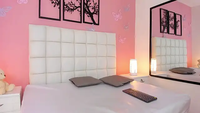 RenataJhonson  online show from March 11, 2025, 4:43 am