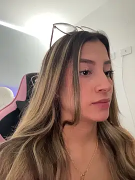 Issabela G1 online show from February 24, 2026, 8:51 pm