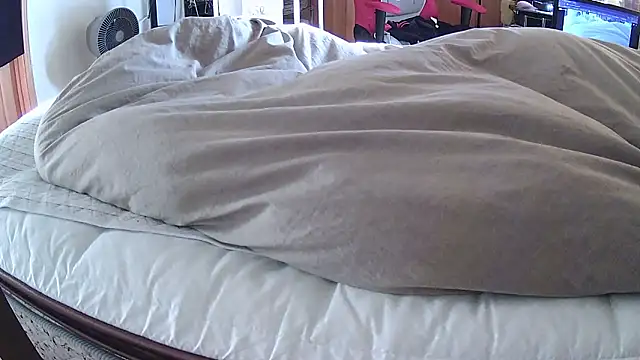 qoooqing67 online show from April 24, 2026, 8:55 pm