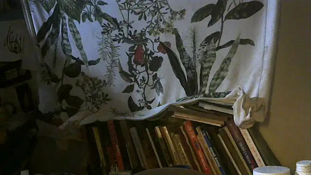 spacegirlll online show from February 27, 2025, 8:39 am