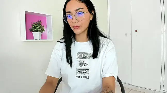 ASIAM BRUNET online show from January 11, 2025, 1:11 pm