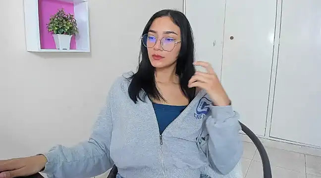 ASIAM BRUNET online show from March 4, 2025, 1:59 pm