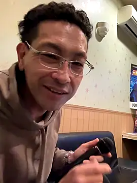 Hideen-real-face online show from October 30, 2025, 7:32 am