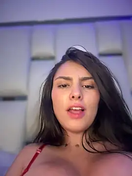 Snapshot of Maddy_Rouse_ chatting on January 18, 2025, 4:04 am Maddy Rouse  online show from January 18, 2025, 4:04 am