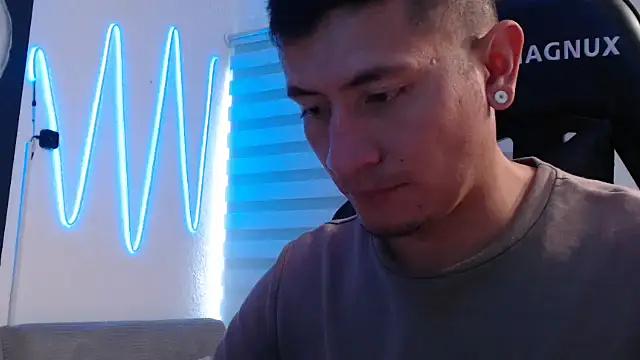 team dinamite69 online show from October 21, 2025, 2:40 pm