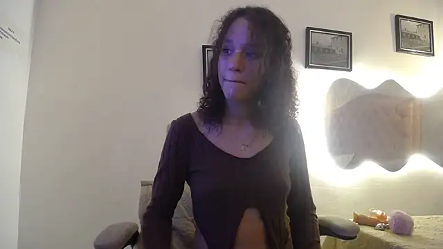 LAURA SMIITH online show from March 13, 2025, 7:42 am