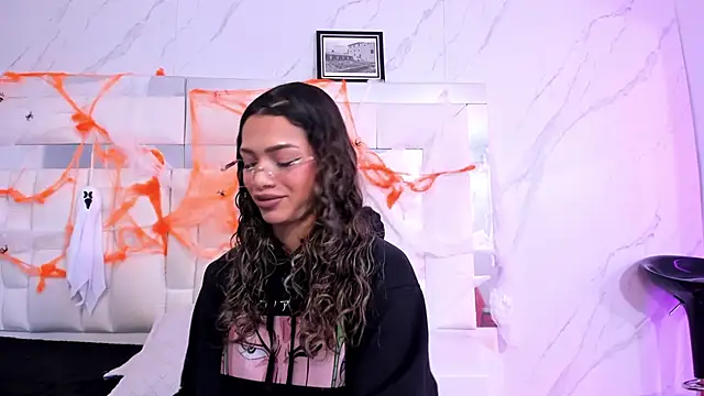 BritneyCollins online show from October 16, 2025, 11:44 am