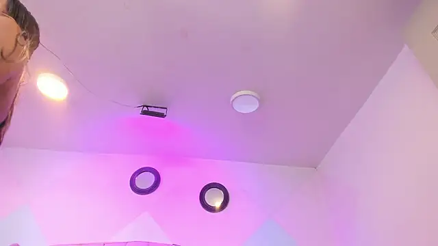 BritneyCollins online show from February 4, 2026, 12:11 pm