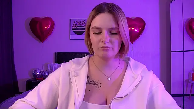 DianeMills online show from February 26, 2025, 10:09 pm