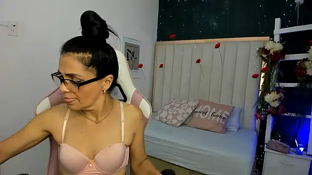 margot smith  online show from March 16, 2026, 12:42 pm