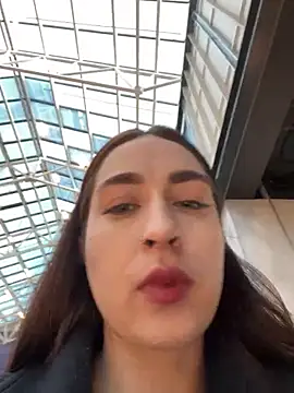 Holly Play online show from December 31, 2024, 8:04 am