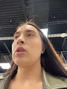 Holly Play online show from November 5, 2025, 12:05 pm