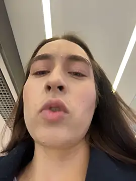 Holly Play online show from December 3, 2025, 11:08 am