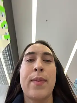 Holly Play online show from December 5, 2025, 12:03 pm