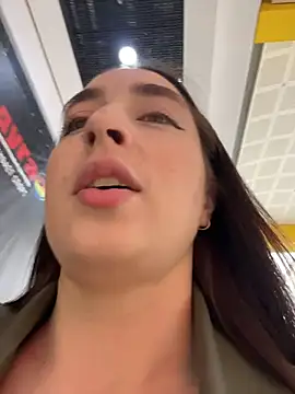 Holly Play online show from April 18, 2026, 12:09 pm